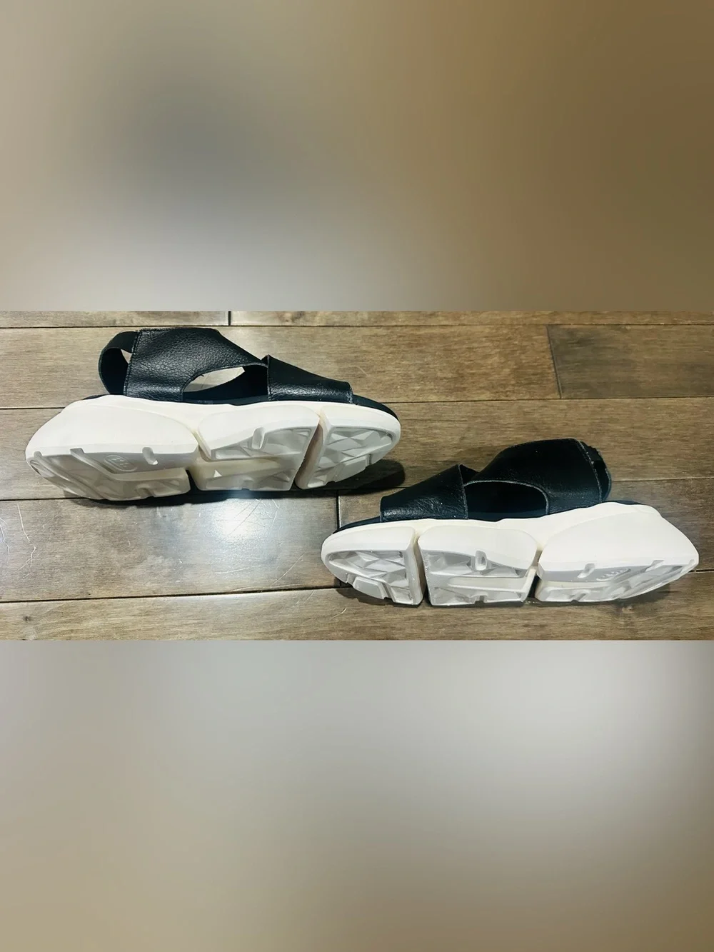 Anthropologie Women’s Sz 38/7.5 Black/White Daily Practice Fisherman Sandals